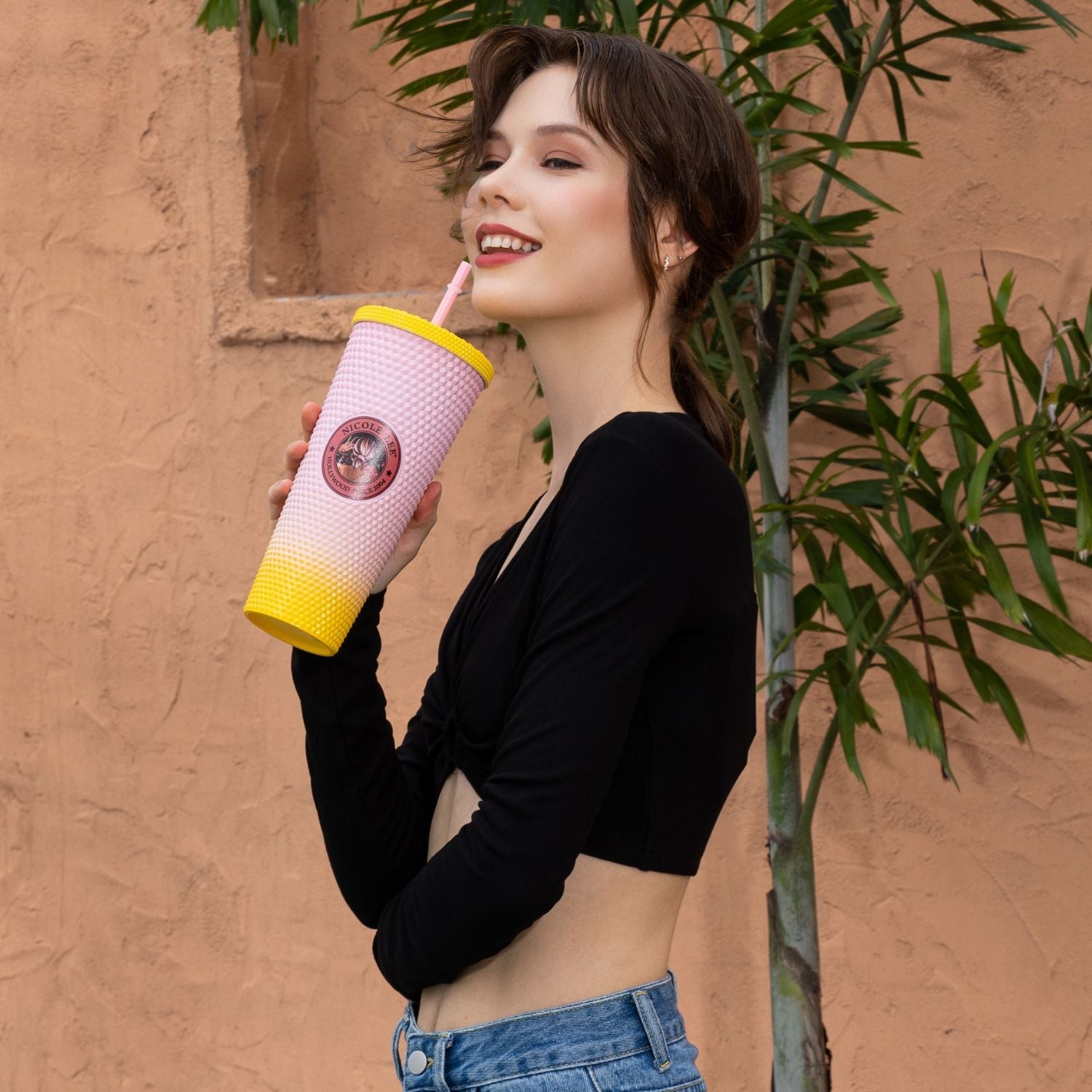 VASO CON TAPA Y PAJILLA 24 OZ CON TACHUELAS (LADIES NIGHT OUT)