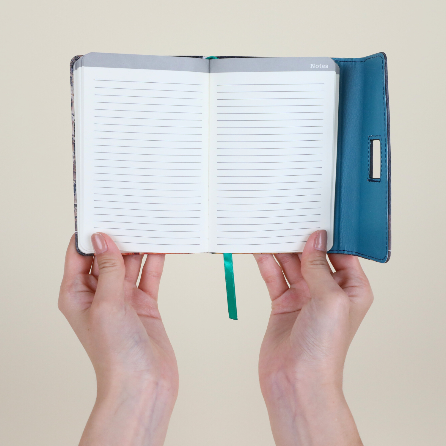 MONTHLY PLANNER WITH PEN (<tc>MARTHA TRAVELS ITALY</tc>)