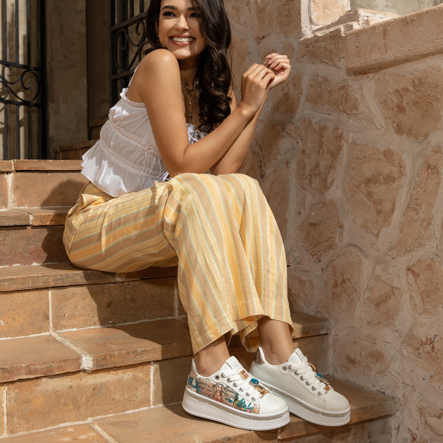 ZAPATILLAS DE MODA CON PEDRERÍA (MARTHA TRAVELS ITALY)