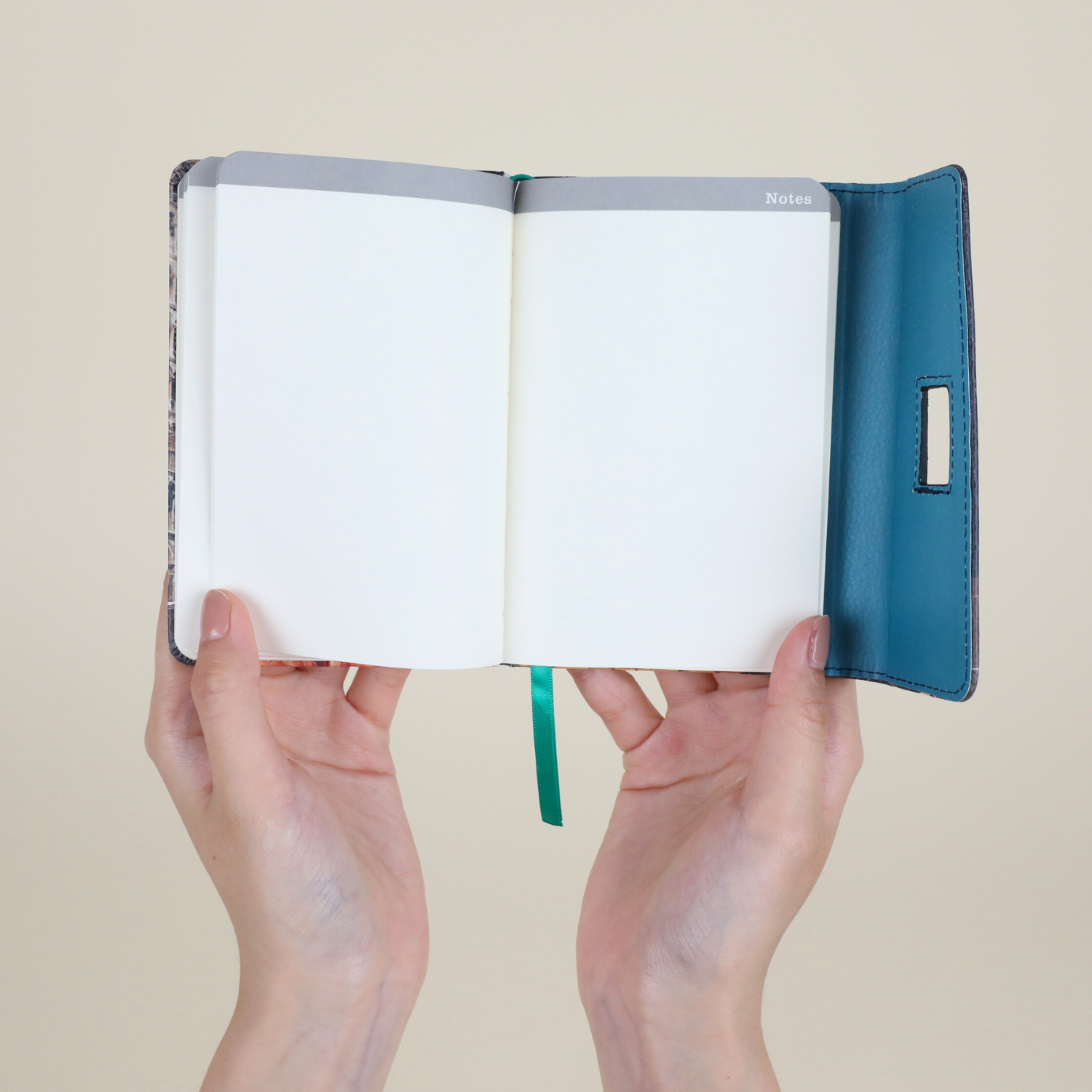 MONTHLY PLANNER WITH PEN (<tc>MARTHA TRAVELS ITALY</tc>)