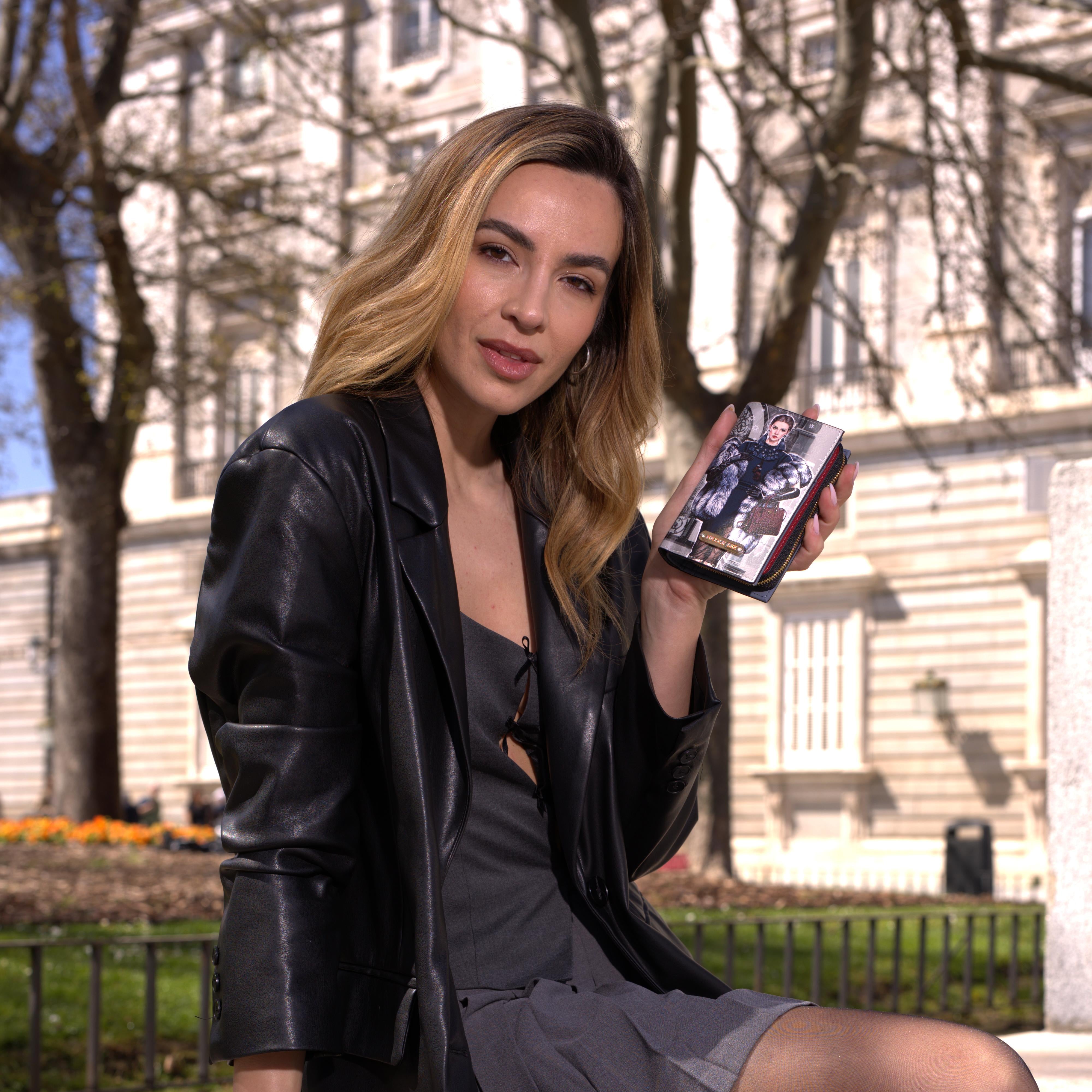 FOLDABLE WALLET WITH CENTRAL ZIPPER (<tc>MODA SNOWFLAKE</tc>)