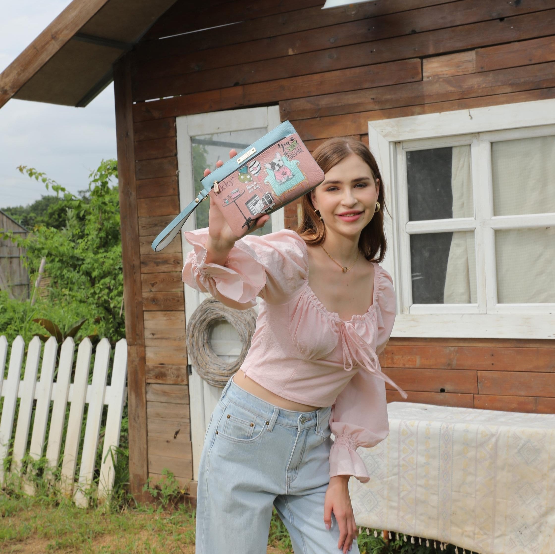 NEEDLE BAG WITH ZIPPER (<tc><tc>Party King</tc></tc>)