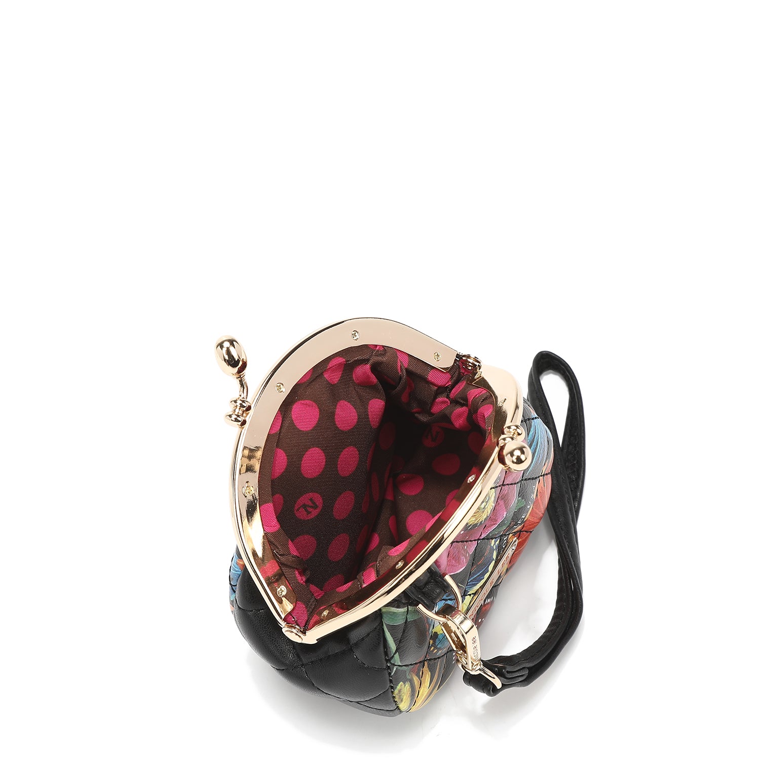 Né Peder avec un bracelet