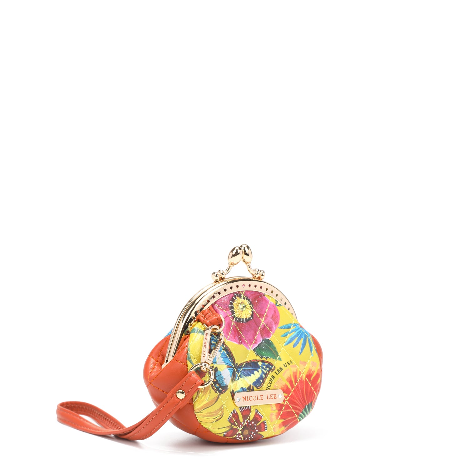 Né Peder avec un bracelet