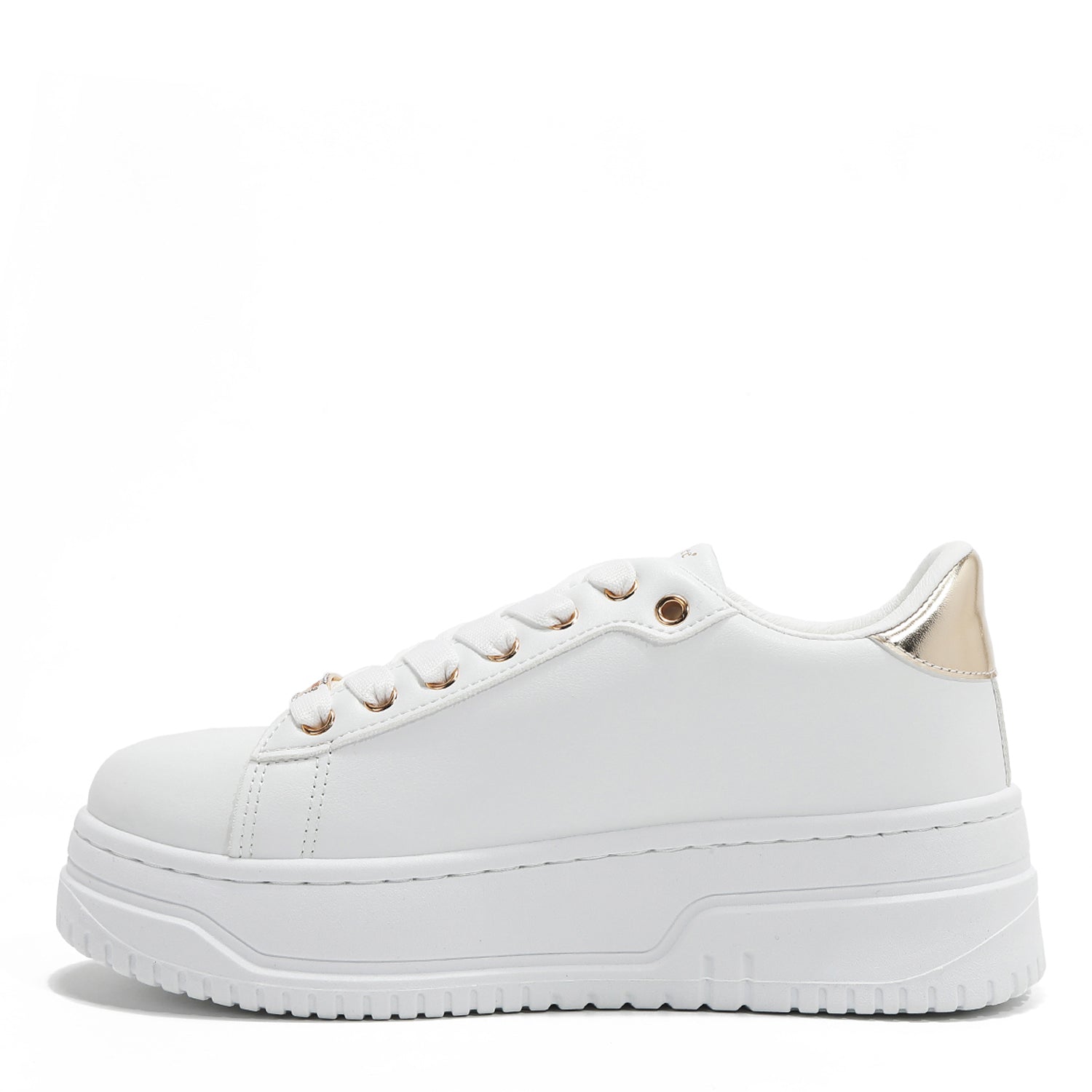 Sneakers with fashion charges