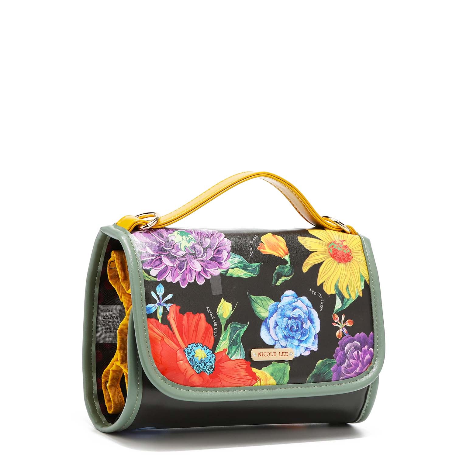 Travel cosmetique with hanger