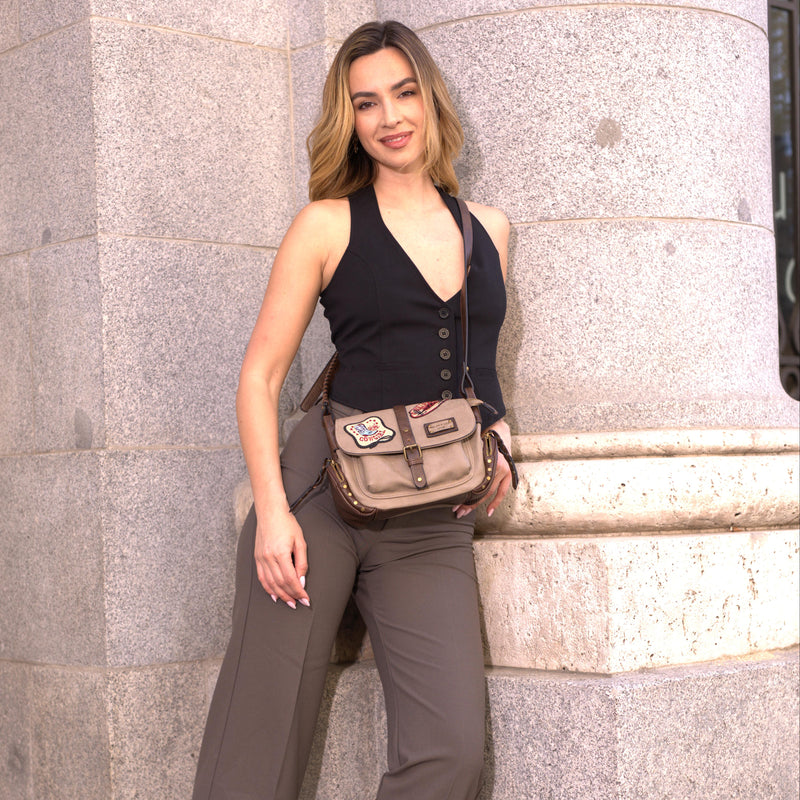 BOLSO DE HOMBRO VINTAGE CON PARCHE (TAUPE)