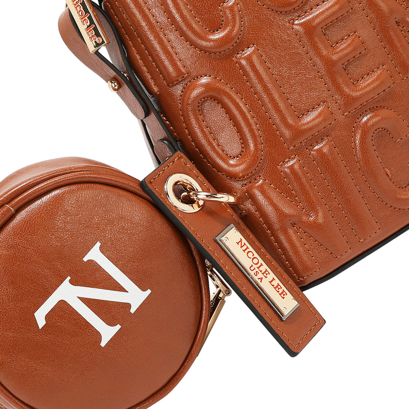 BOLSA CON CÚPULA CON LOGOTIPO EN RELIEVE (MARRON)
