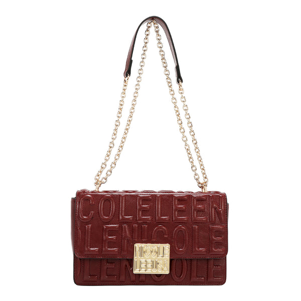 BOLSO DE HOMBRO CON CADENA Y LOGO EN RELIEVE (VINO)