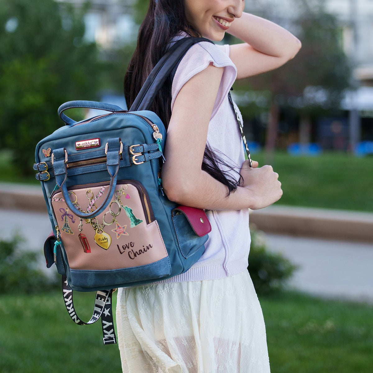 MOCHILA CUADRADA (LOVE CHAIN)