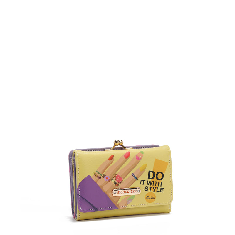 Trifold Agustina portfolio (Nail Polish)