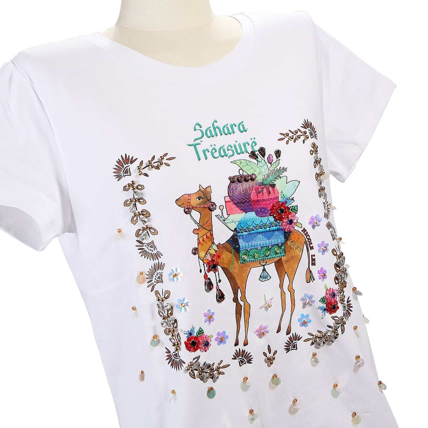 CAMISETA DE MODA NICOLE LEE CON BRILLOS BLANCA (SAHARA TREASURE)