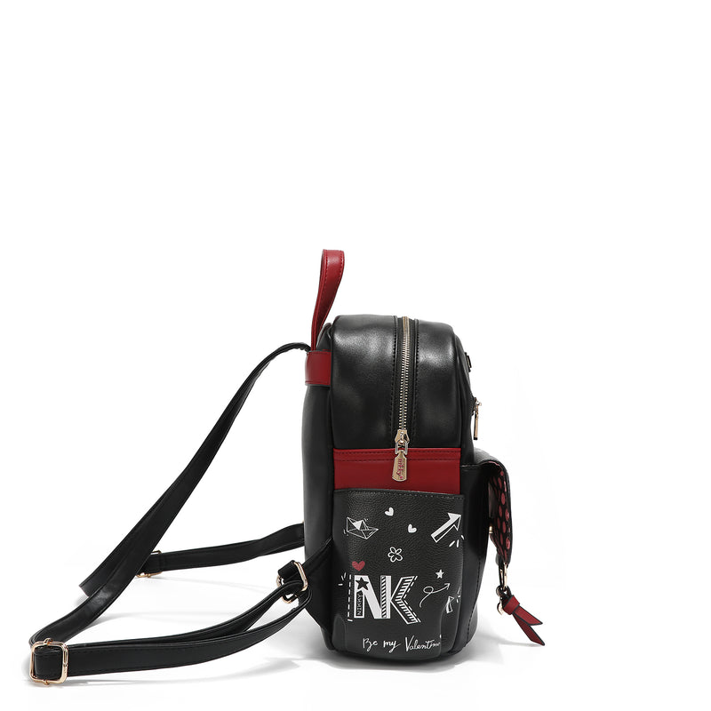 MOCHILA MEDIANA CON SOLAPA "NIKKY LOVE"