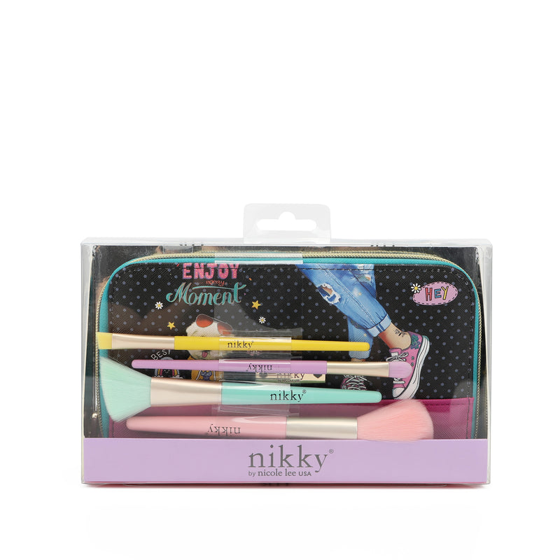 SET DE PINCELES DE MAQUILLAJE CON ESTUCHE NIKKY